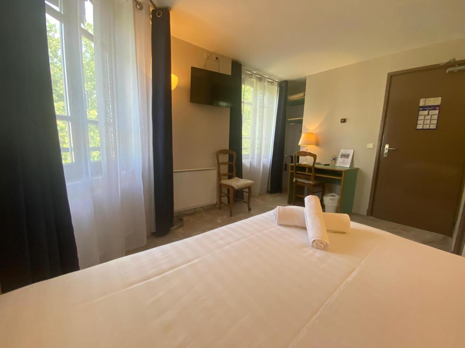 Hotel Paris Vesinet- Logis Hotel Restaurant Ле-Везіне Екстер'єр фото