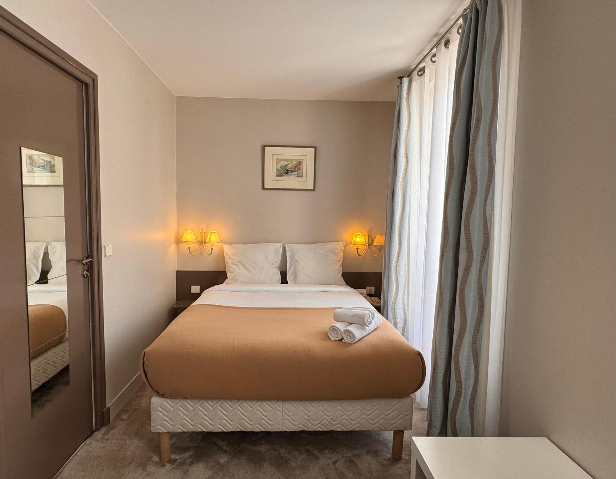 Hotel Paris Vesinet- Logis Hotel Restaurant Ле-Везіне Екстер'єр фото