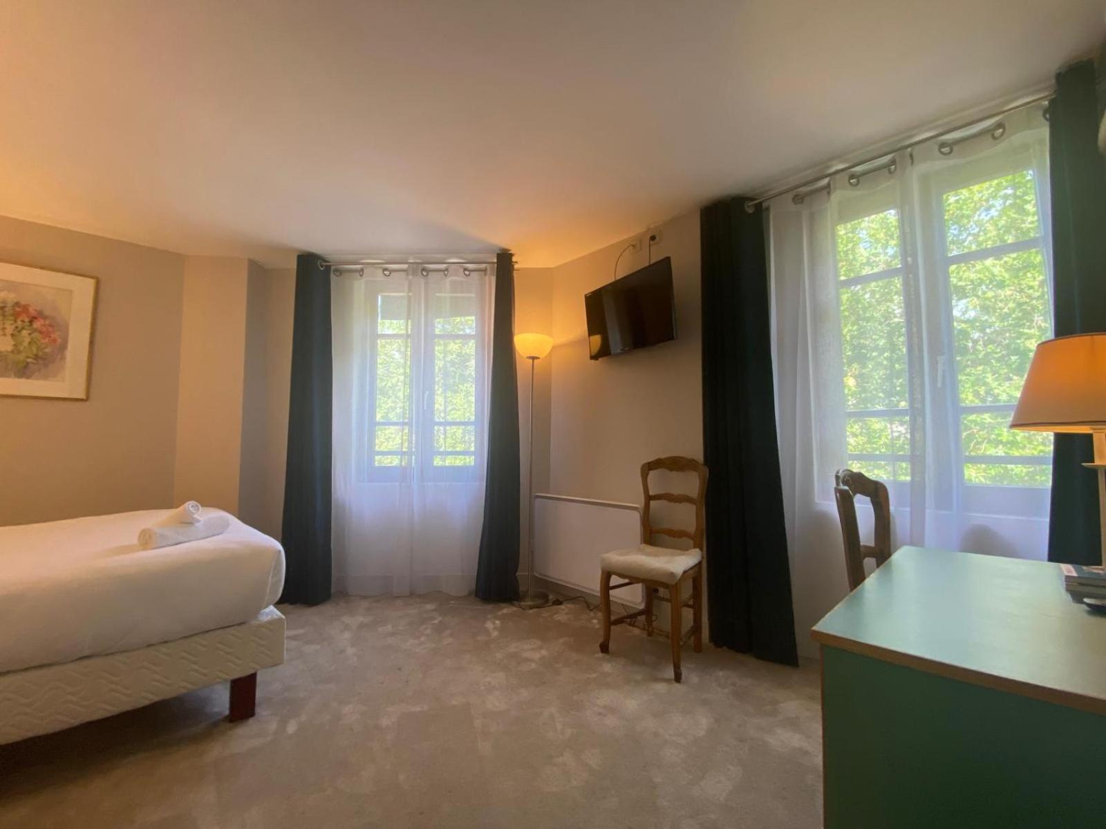 Hotel Paris Vesinet- Logis Hotel Restaurant Ле-Везіне Екстер'єр фото