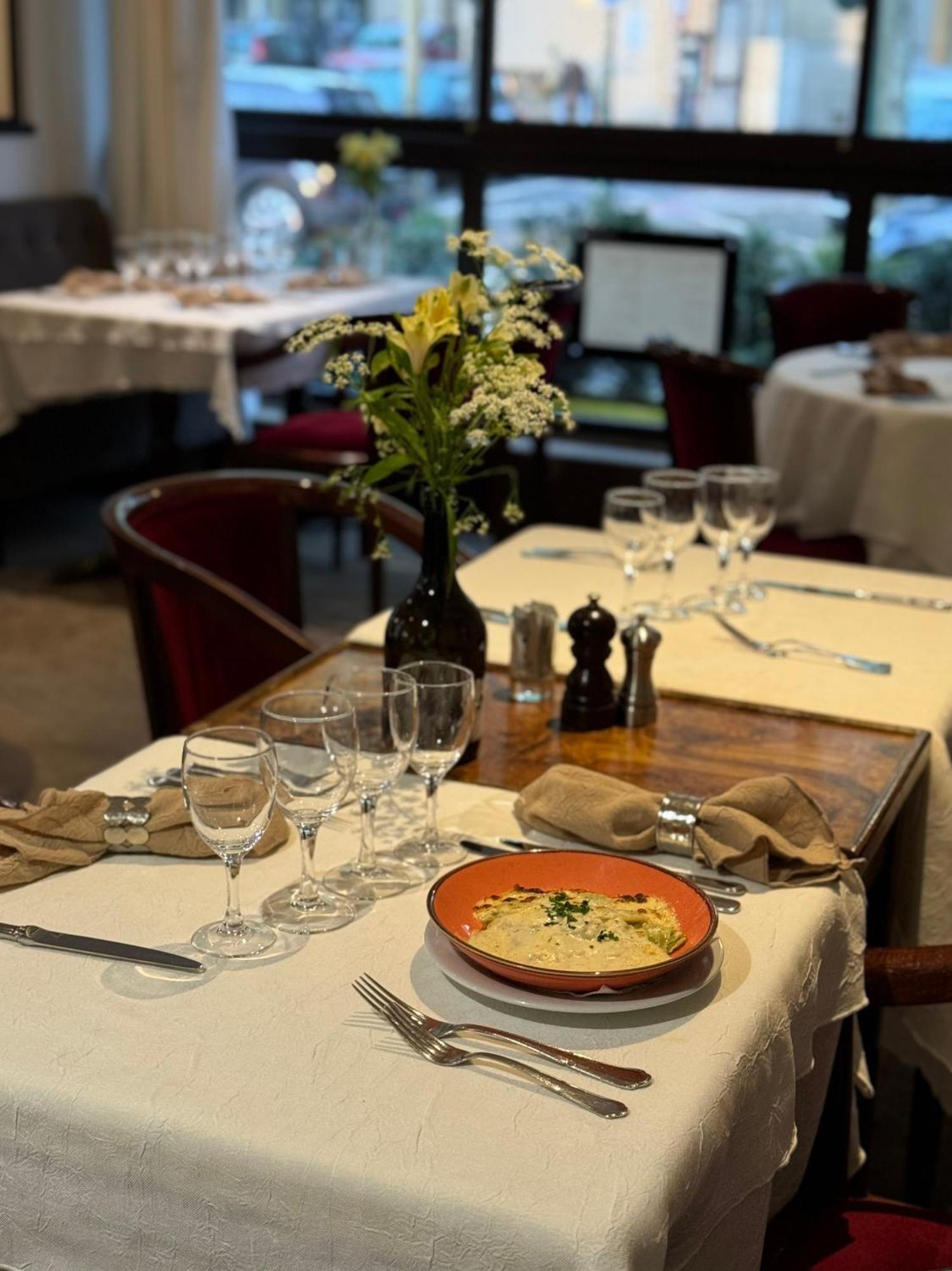Hotel Paris Vesinet- Logis Hotel Restaurant Ле-Везіне Екстер'єр фото