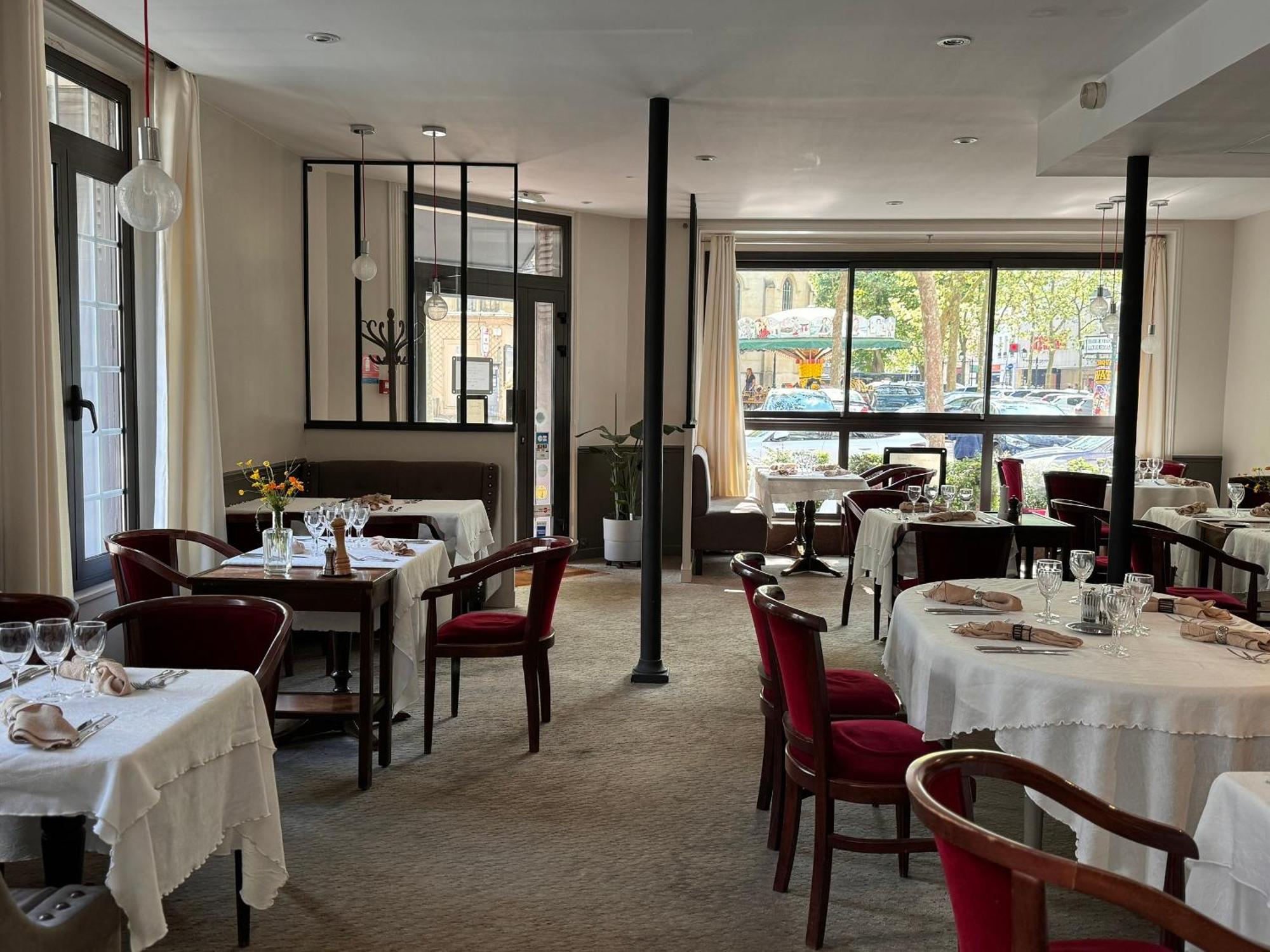 Hotel Paris Vesinet- Logis Hotel Restaurant Ле-Везіне Екстер'єр фото