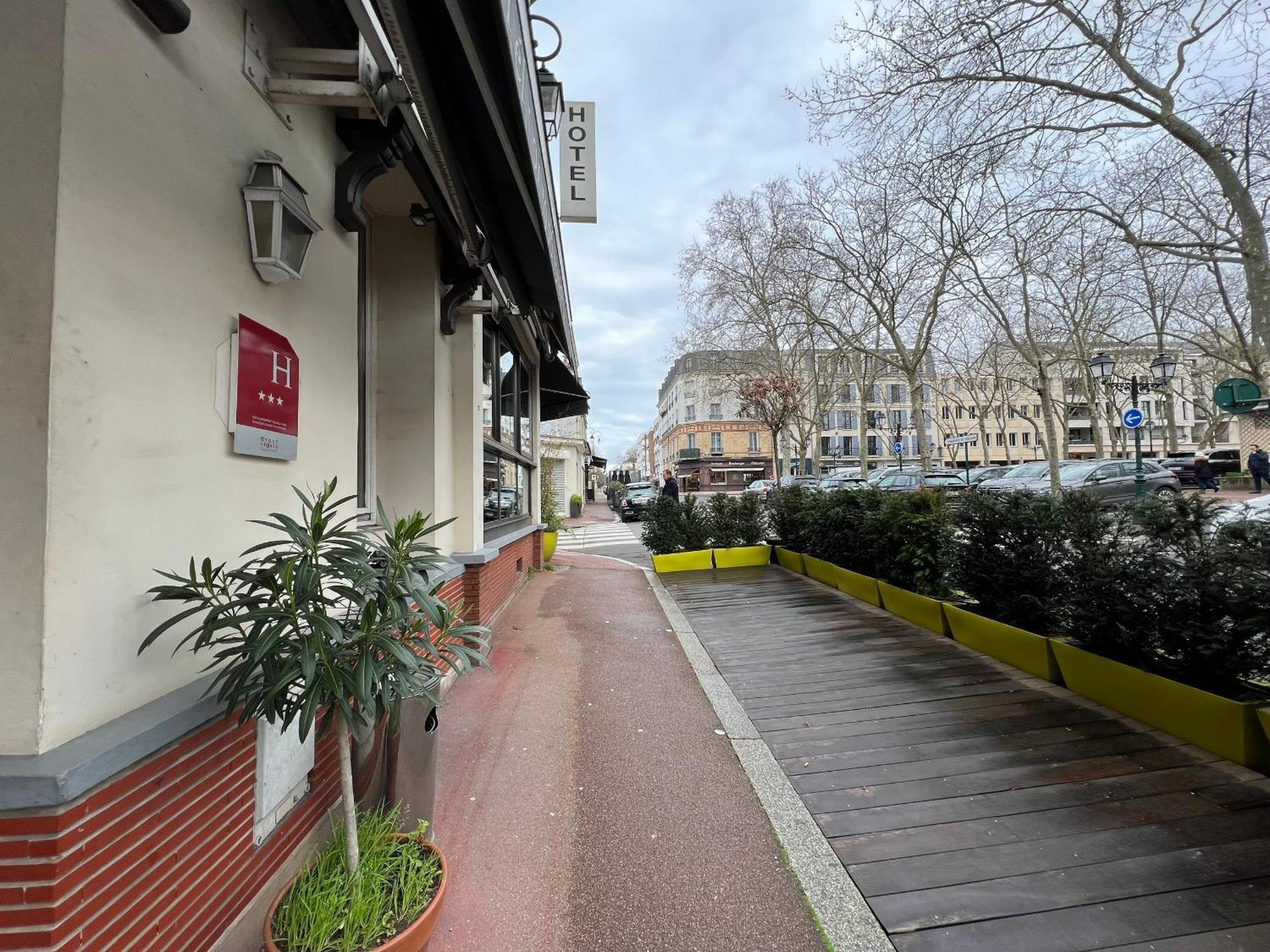 Hotel Paris Vesinet- Logis Hotel Restaurant Ле-Везіне Екстер'єр фото