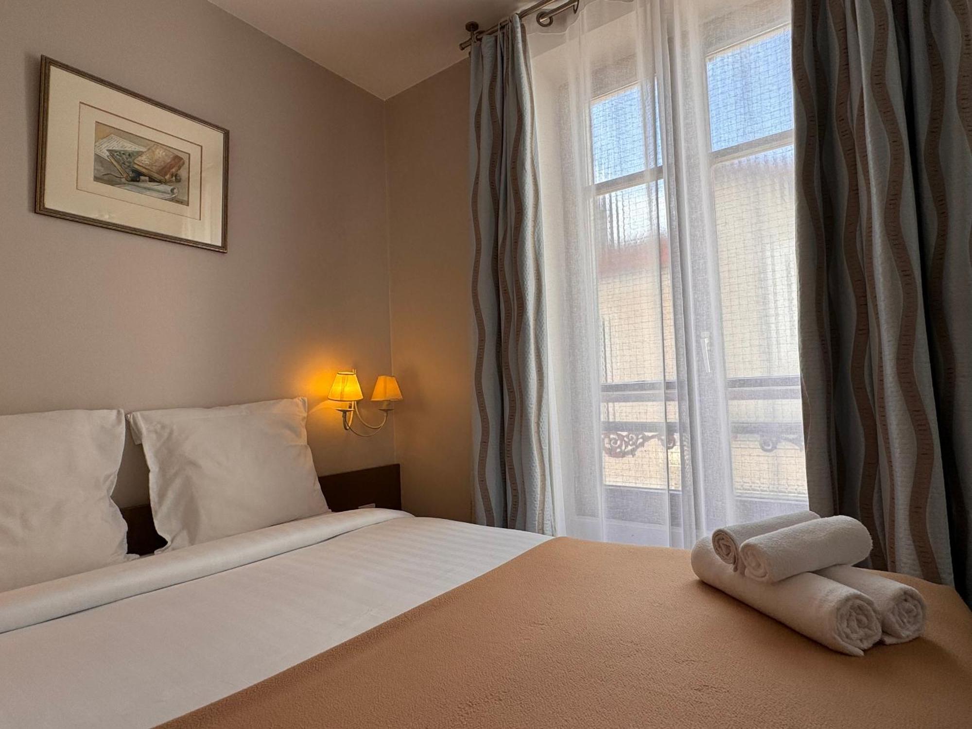 Hotel Paris Vesinet- Logis Hotel Restaurant Ле-Везіне Екстер'єр фото