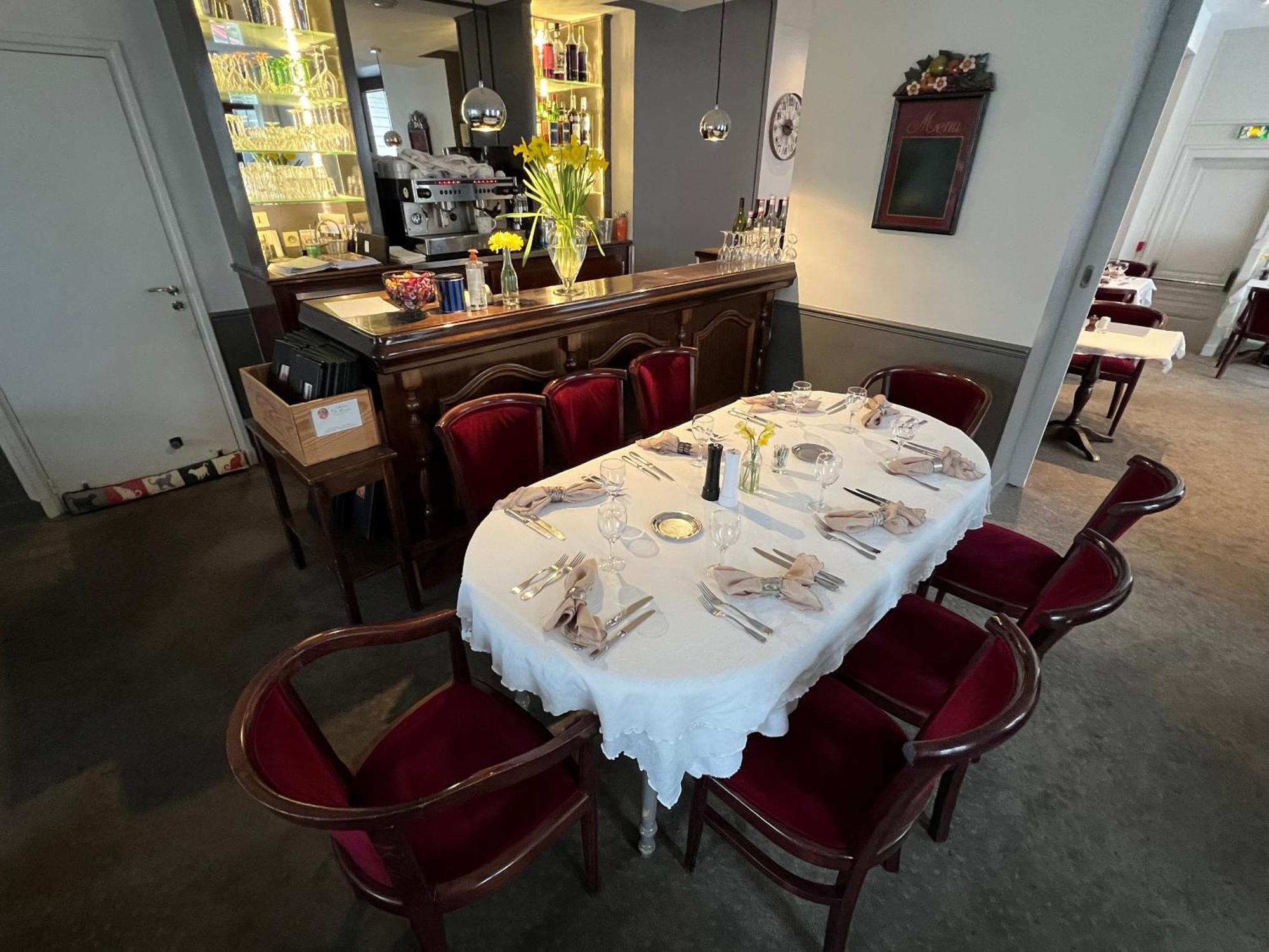 Hotel Paris Vesinet- Logis Hotel Restaurant Ле-Везіне Екстер'єр фото