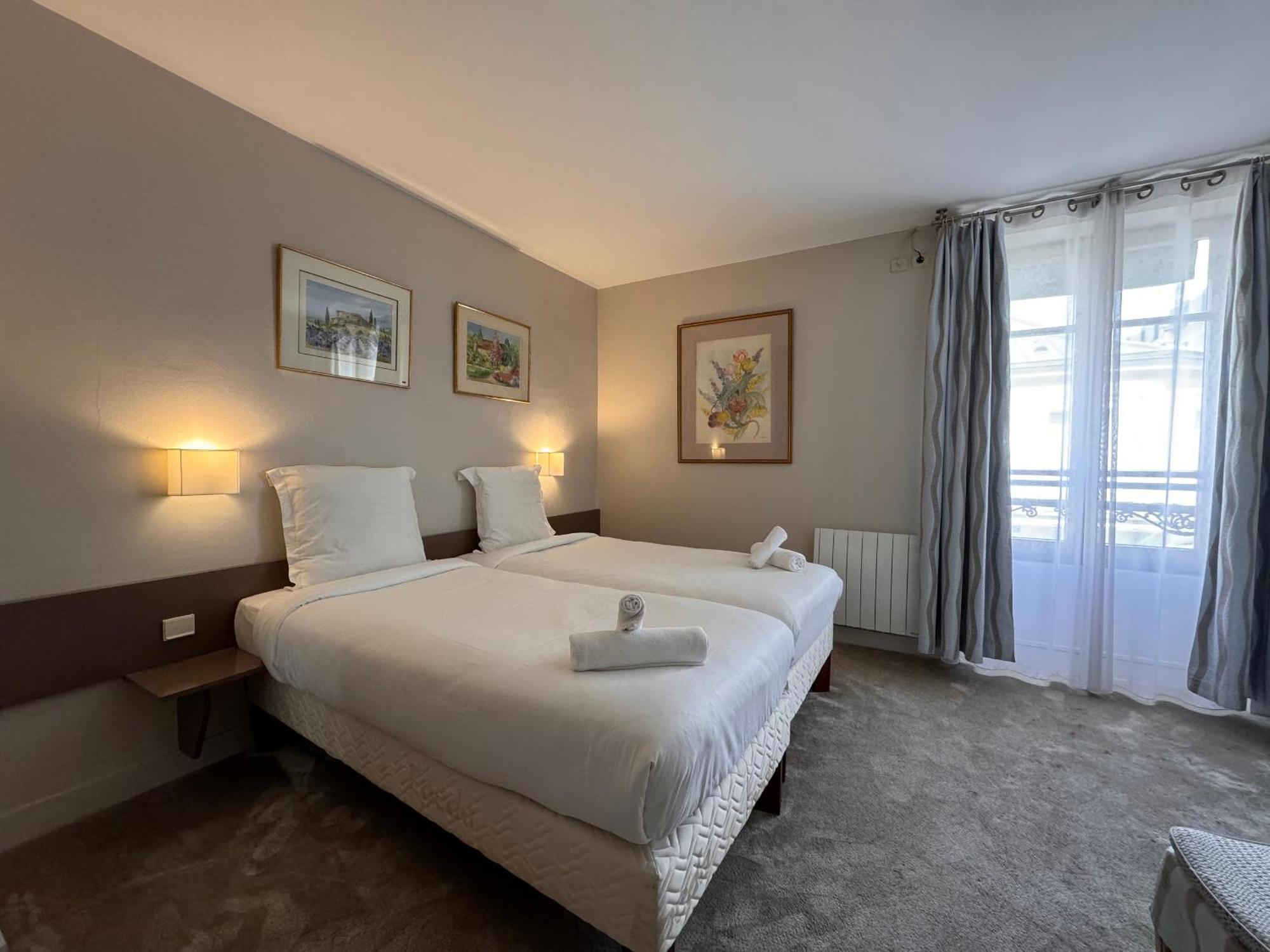 Hotel Paris Vesinet- Logis Hotel Restaurant Ле-Везіне Екстер'єр фото