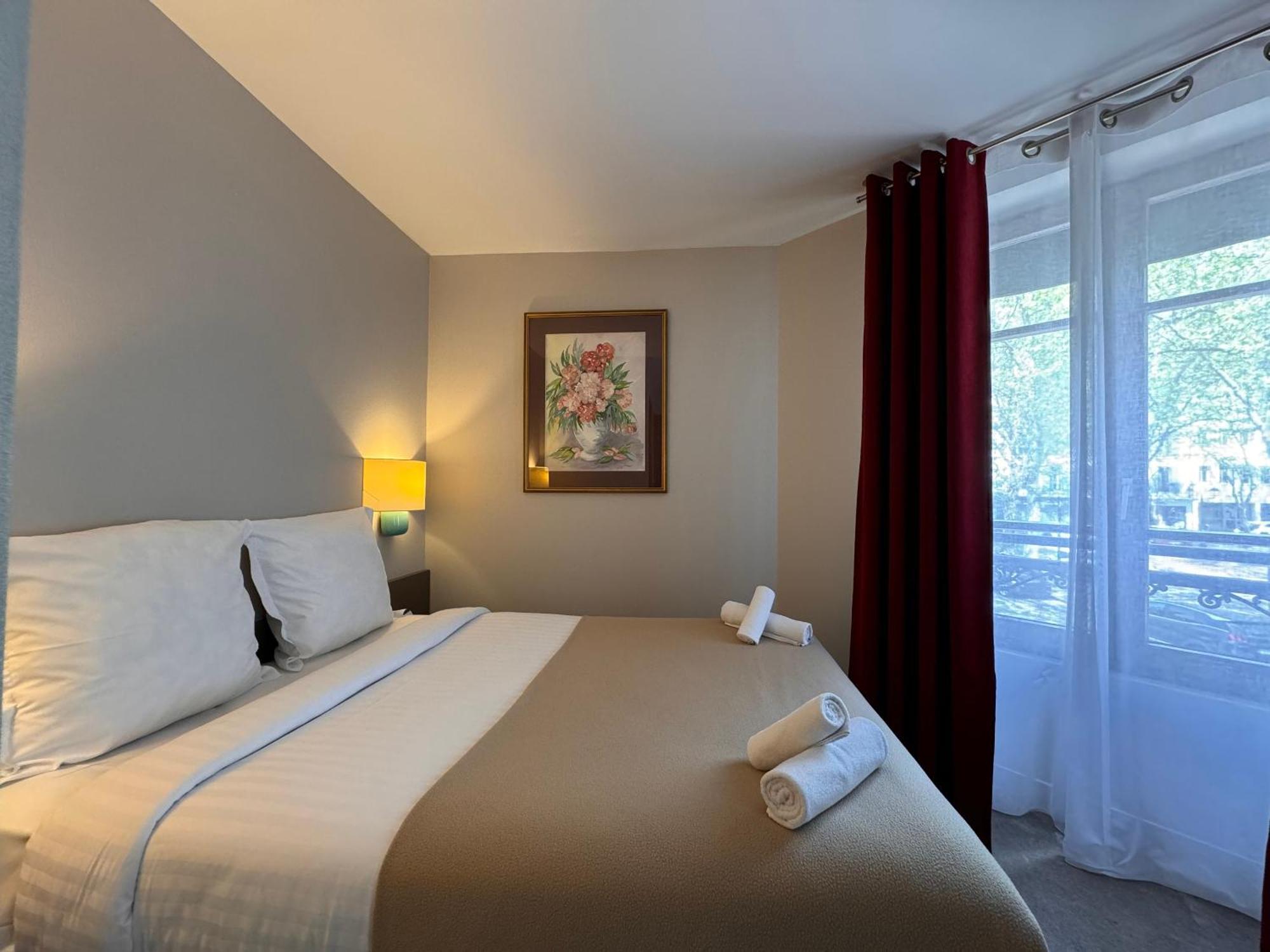 Hotel Paris Vesinet- Logis Hotel Restaurant Ле-Везіне Екстер'єр фото