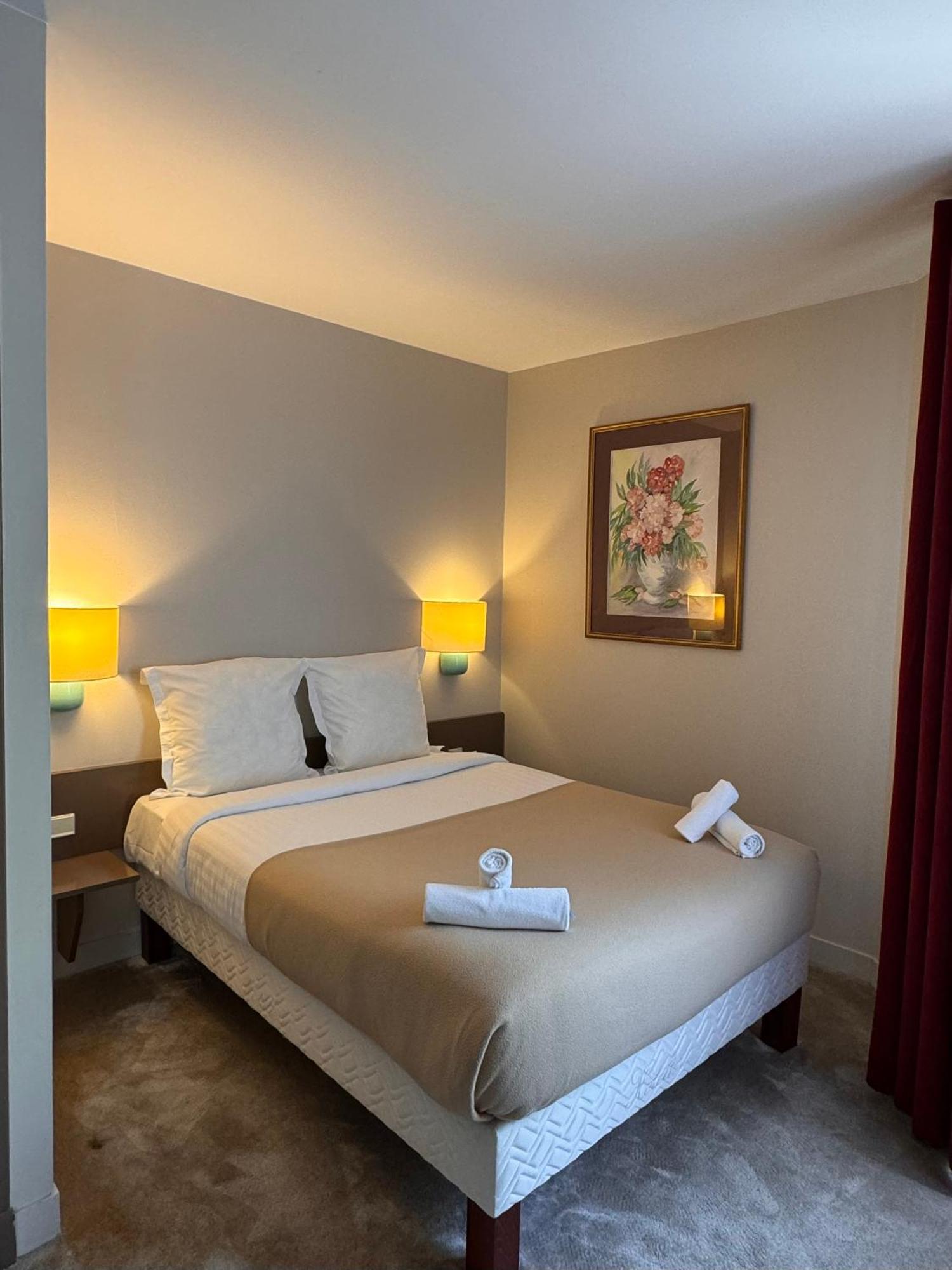 Hotel Paris Vesinet- Logis Hotel Restaurant Ле-Везіне Екстер'єр фото